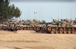 Thổ Nhĩ Kỳ triển khai nhiều phương tiện quân sự giáp biên giới Syria 